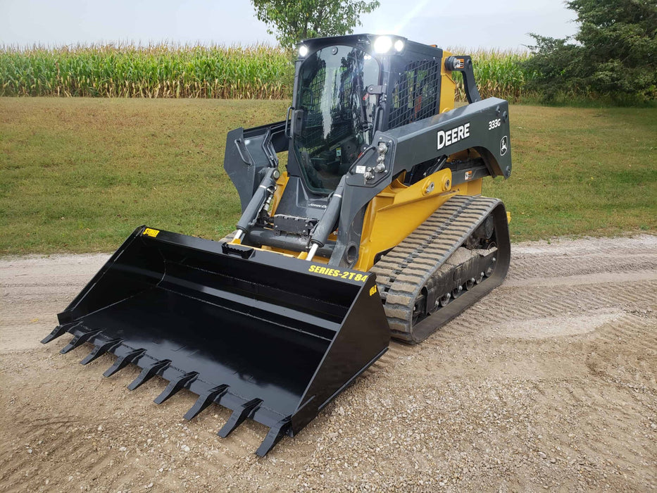 Stinger skid steer tooth bucket moving gravel pile – heavy-duty construction delivers smooth operation and long service life.