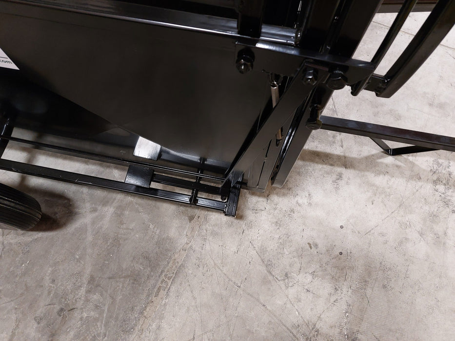 Premium-quality calf chute with head gate and rear access – ideal for small livestock operations