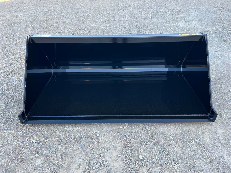 Operator using skid steer manure bucket to move slurry and hay – reliable tool designed for daily agricultural and livestock operations.