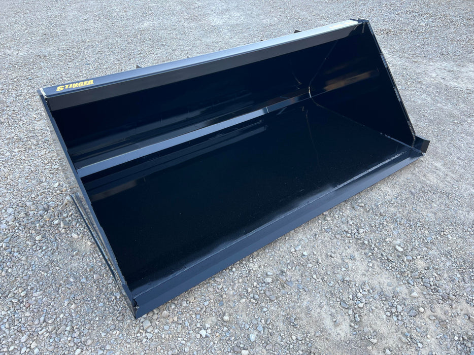 Heavy-duty skid steer manure bucket lifting wet manure and straw – durable attachment built for efficient farm cleanup and handling.