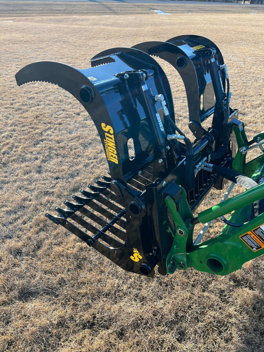 Close-up of compact skid steer grapple bucket jaws and reinforced frame – engineered for durability and high-performance operation.