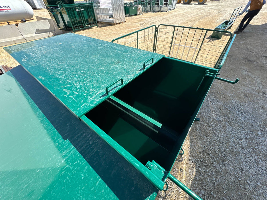 Weather-Resistant Sheep Creep Feeder with Locking Lid and Feed Compartments