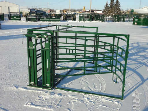 Lakeland Premium C-Series Half Circle Calving Pens designed for safe and efficient cow-calf handling