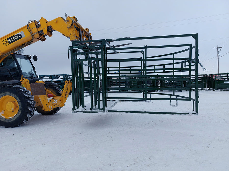 Professional ranch setup featuring Lakeland Premium C-Series Calving Pens for efficient herd management