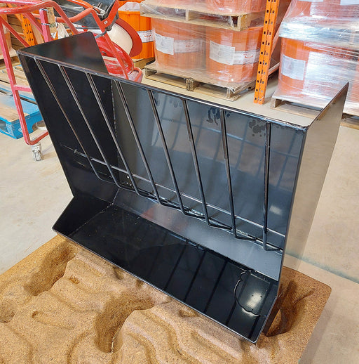 Lakeland Horse Stall Hay & Grain Feeder – durable wall-mounted horse grain feeder for efficient stable feeding