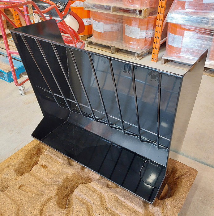 Lakeland Horse Stall Hay & Grain Feeder – durable wall-mounted horse grain feeder for efficient stable feeding