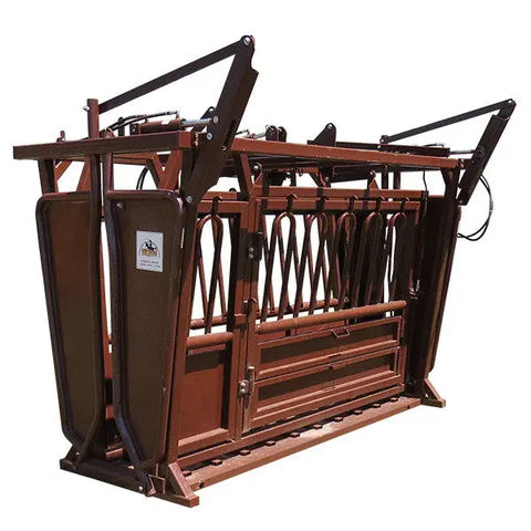 XL HiQual Hydraulic Squeeze Chute built for smooth, hands-free cattle handling with durable steel construction.