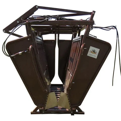 Side view of XL HiQual Hydraulic Squeeze Chute showing twin-cylinder design for powerful and precise cattle control.