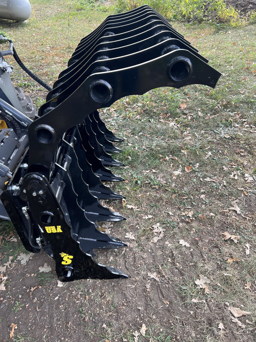 Utility Tractor Grapple Bucket – Heavy-Duty CG Clam Grapple by Stinger Attachments