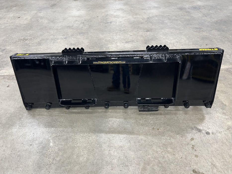 Close-up of Stinger manure spear skid steer grapple bucket tines and hydraulic clamp – engineered for strength, precision, and performance.