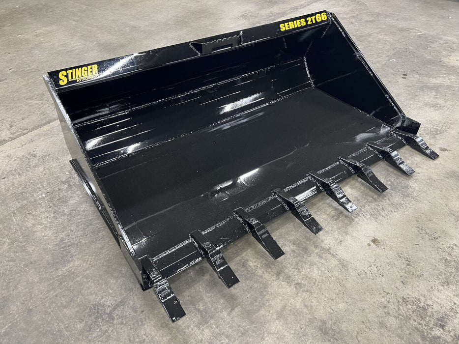 Close-up of skid steer tooth bucket reinforced edge and bolt-on replaceable teeth – built for durability and long-term use.