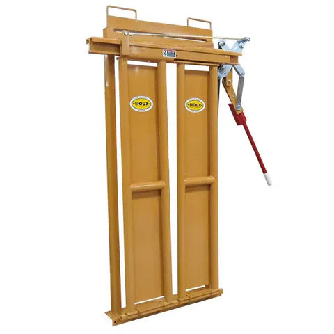 Side view of Sioux Steel Cattle Head Gate showing manual operation and durable all-steel frame for long-term use.