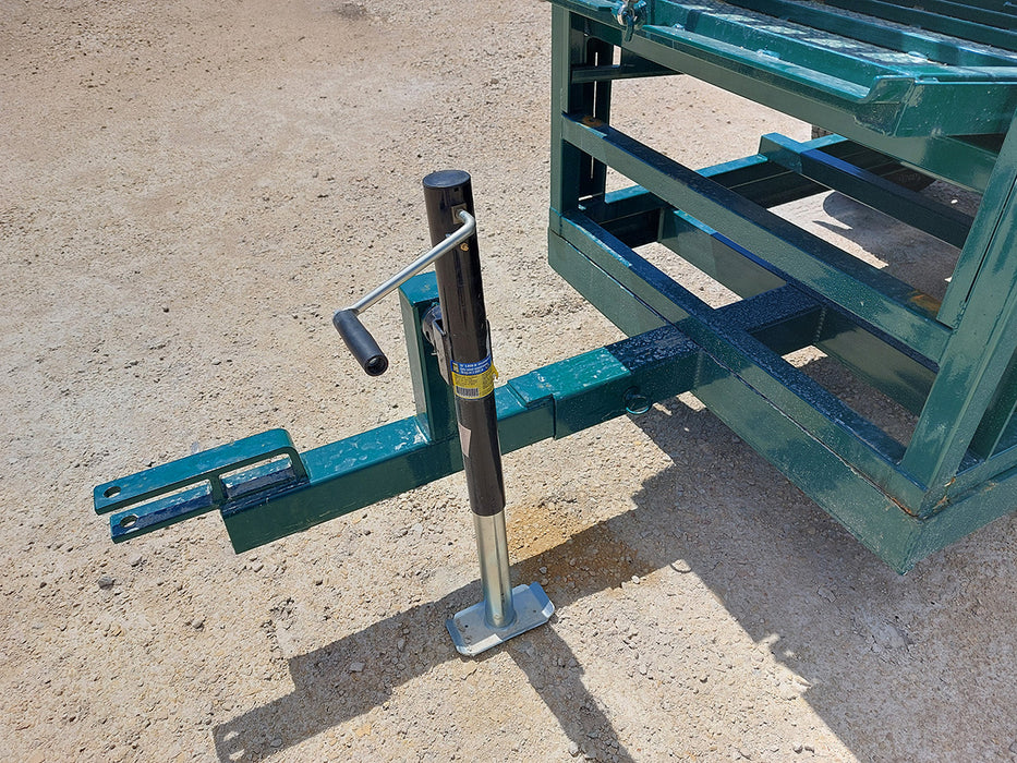 Adjustable portable loading chute for cattle connected to a cattle alley system in ranch setup