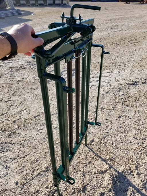 Self-Catch Sheep Headgate Designed for Secure and Stress-Free Animal Handling